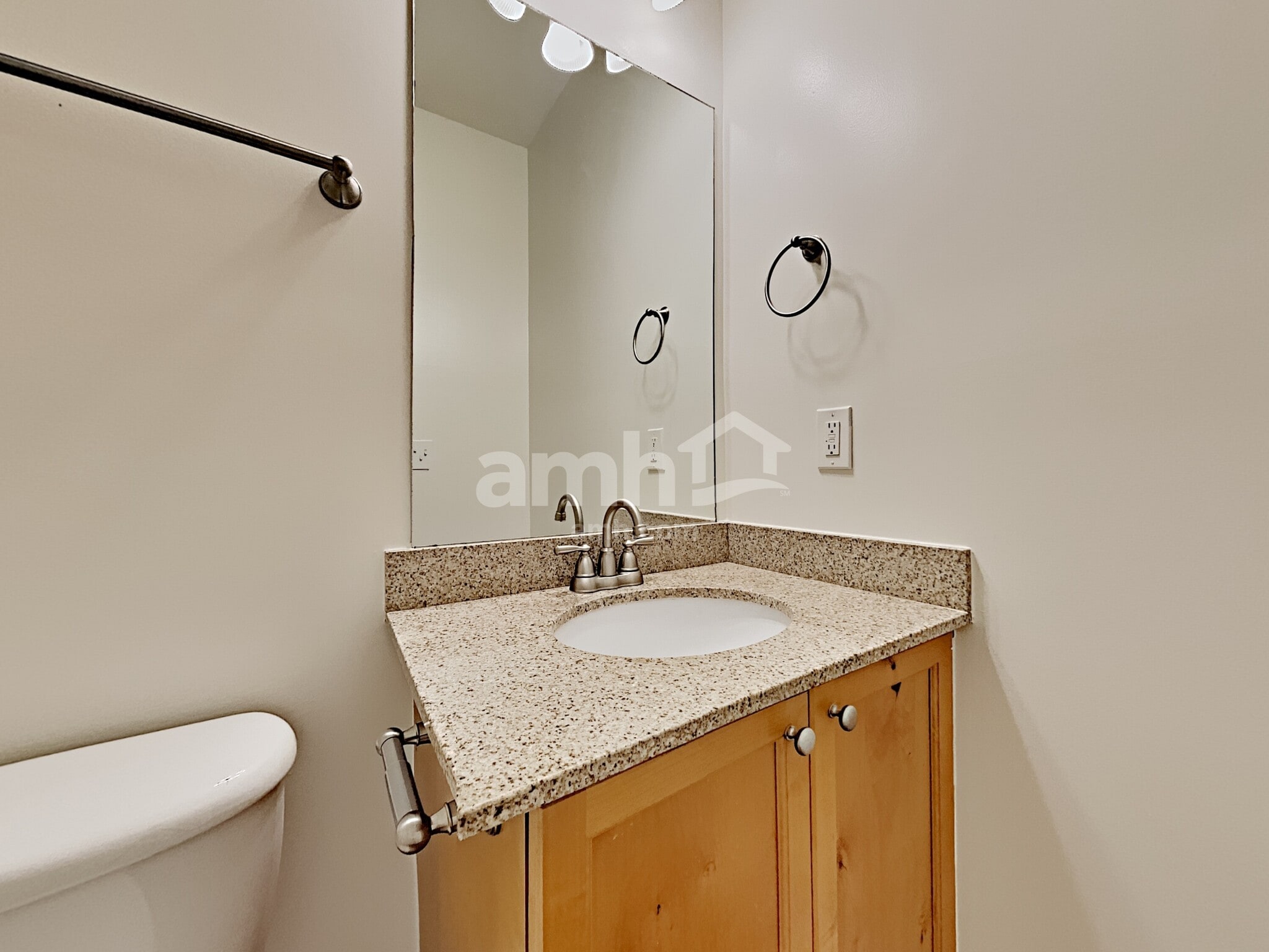 Building Photo - 488 Lincolnwood Ln