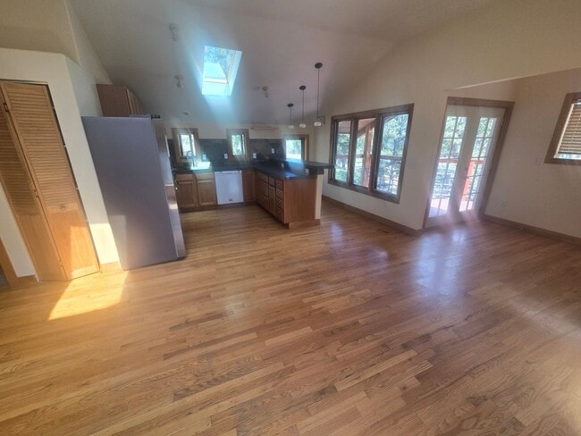 Building Photo - 229 Crestwood Ct