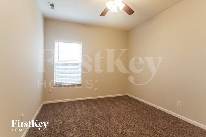 Building Photo - 1004 Retford Dr