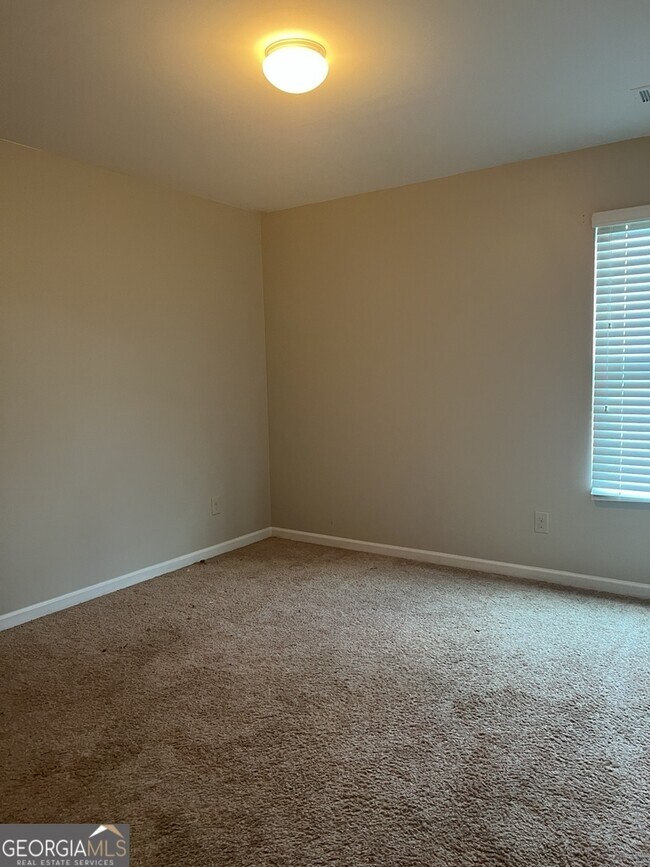 Building Photo - 2240 Sawgrass Dr