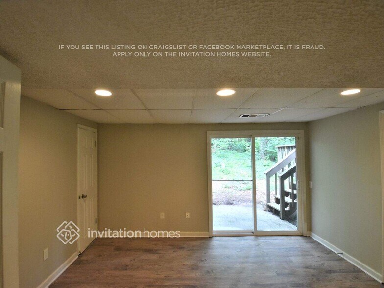 Building Photo - 2320 Tapanzee Ln
