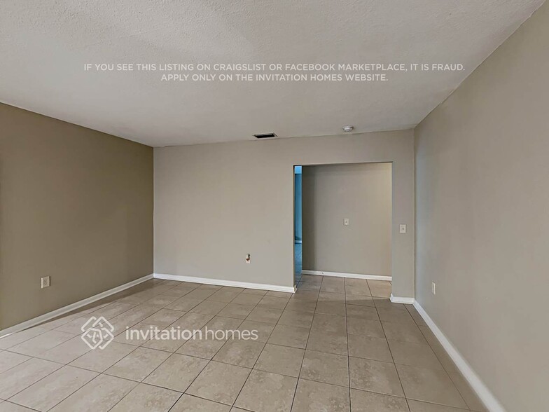 Building Photo - 907 Lakemont Dr