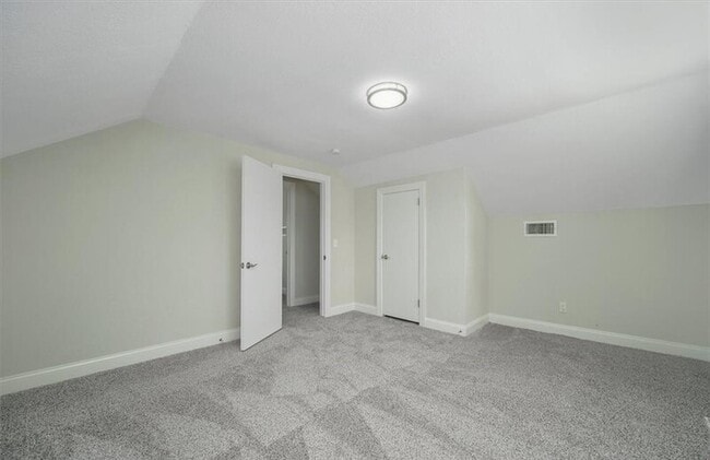 Building Photo - 2208 Silbert Rd