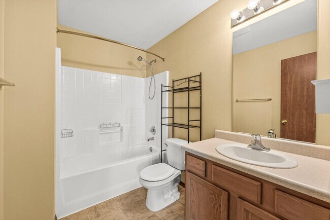 Building Photo - Updated and Spacious 3 Bed Yelm Rental!