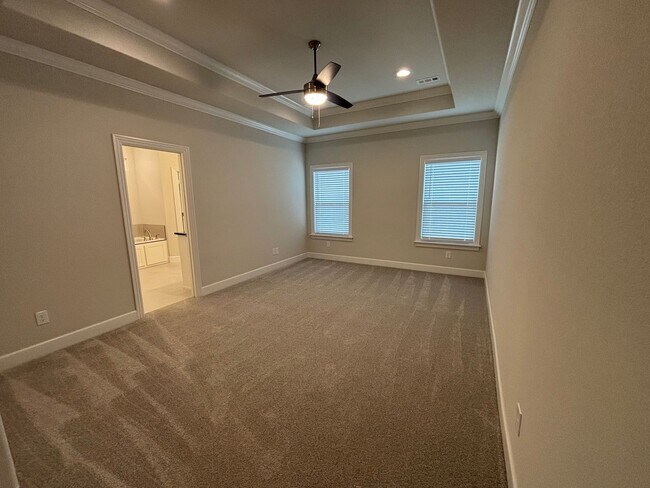 Building Photo - Cozy 4 Bedroom/2.5 Bath Home in a Wonderful Neighborhood