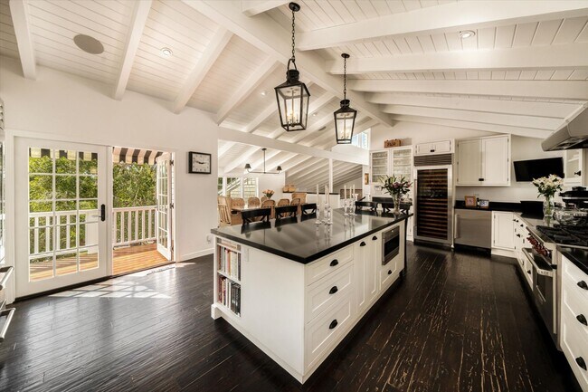 Building Photo - 4680 Via Carretas