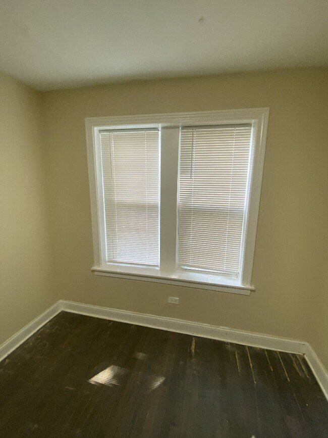 Building Photo - Charming 3-Bedroom Home | Updated Kitchen | Shared Laundry