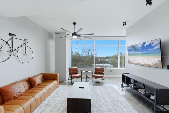 Building Photo - 525 E Jackson St