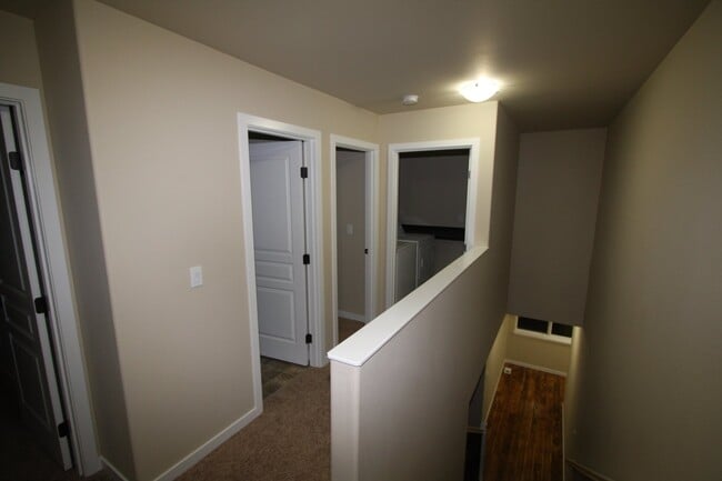 Building Photo - 3 Bedroom South Anchorage Townhouse!