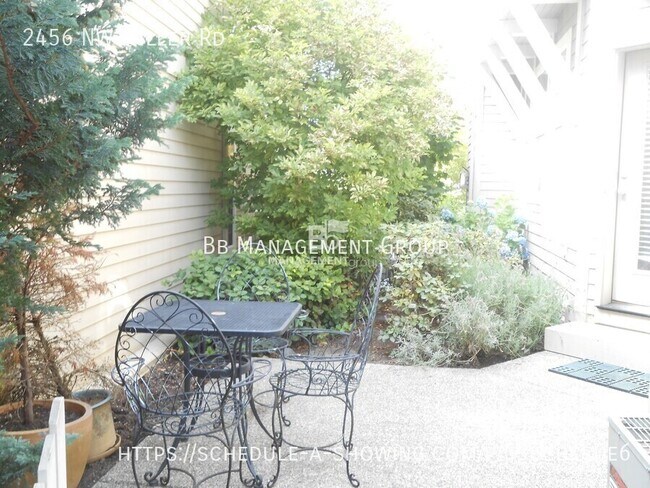 Building Photo - Light & Bright Forest Heights Home- Hardwo...