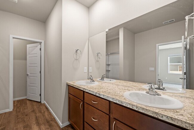 Building Photo - Newer 4 Bed 2 Bath DR Horton Home in Indian Trail