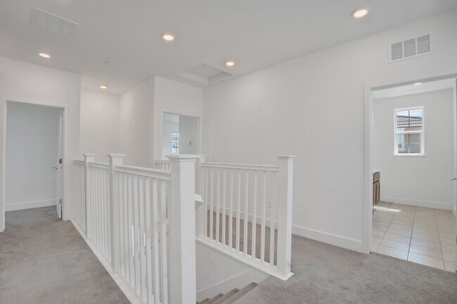 Building Photo - 3434 Sassafras Way