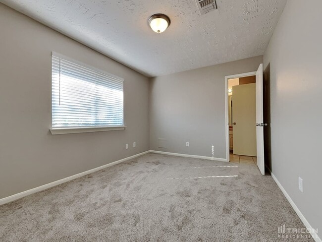 Building Photo - 14811 Cypress Ridge Dr