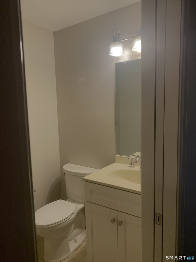 Building Photo - 502 Edgewater Cir