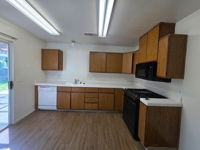 Building Photo - 2211 W Sweet Ct