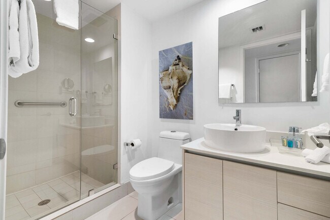 Building Photo - 2602 Hallandale Beach Blvd