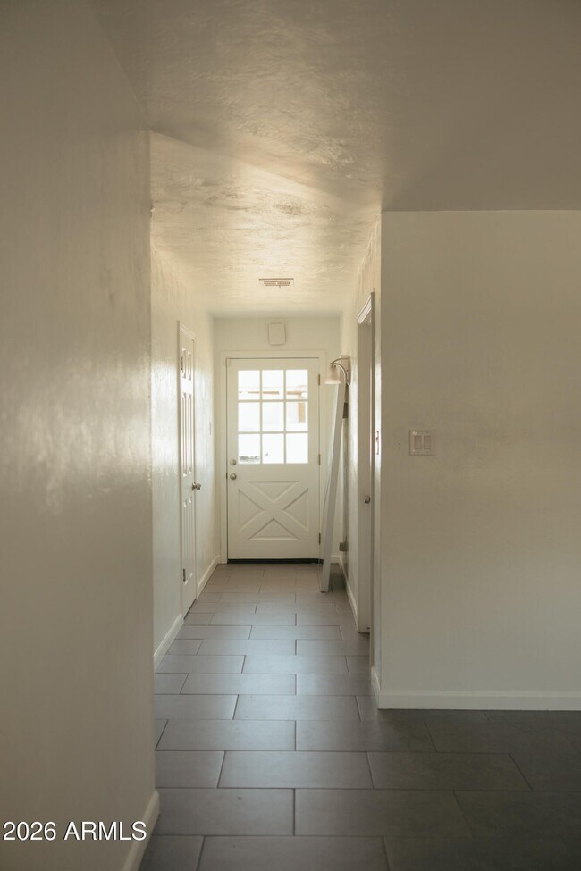 Building Photo - 4007 E Heatherbrae Dr