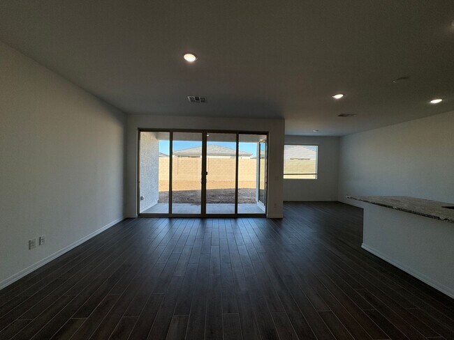 Building Photo - 7606 W Smoketree Dr