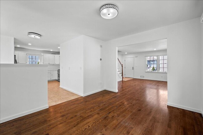 Building Photo - Lakeside Drive HOA