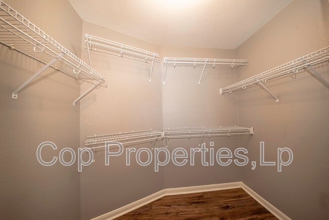 Building Photo - 1926 Simpson Trail