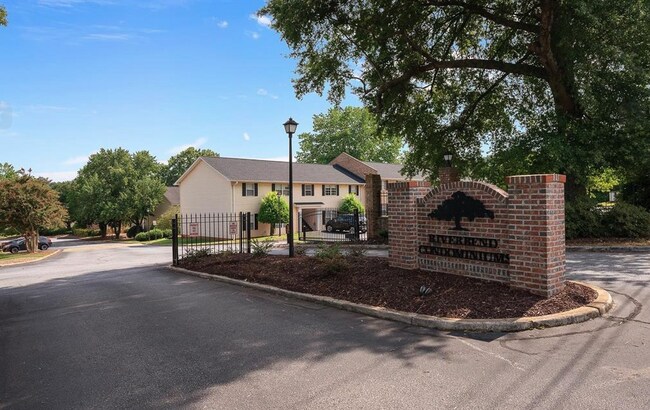 Building Photo - Beautiful 2-Bed, 2-Bath Condo with Elegant...