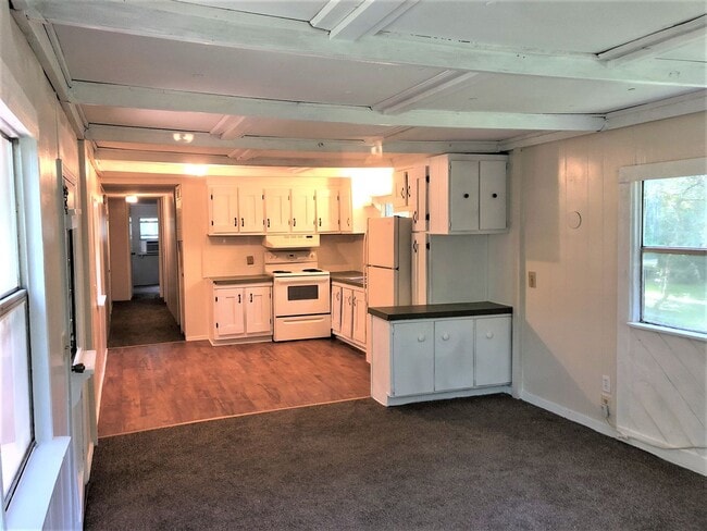 Building Photo - Clean & Quiet (2BR/1BA)Webster Single Wide Trailer Water & Sewer Included with Rent