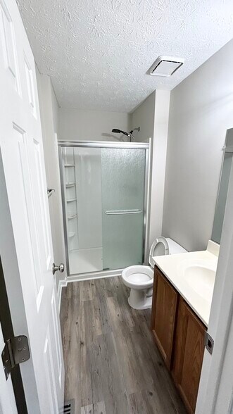 full bath #1 - 8018 Brightlight Pl