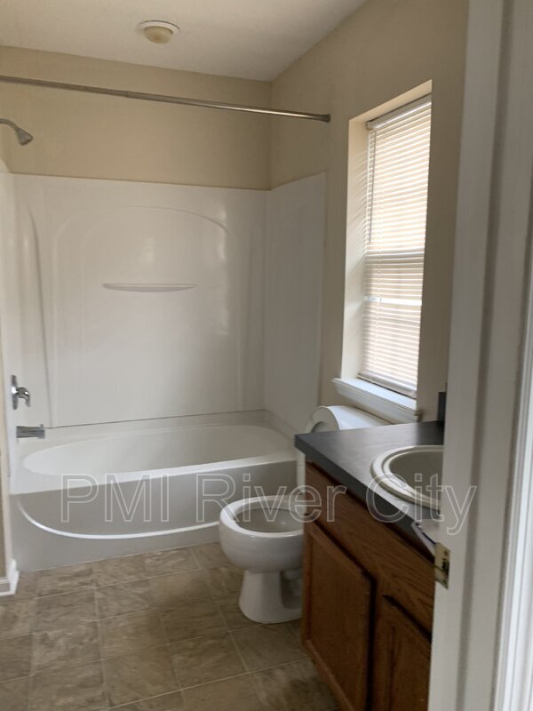Building Photo - 1605 Biscayne Bay Dr