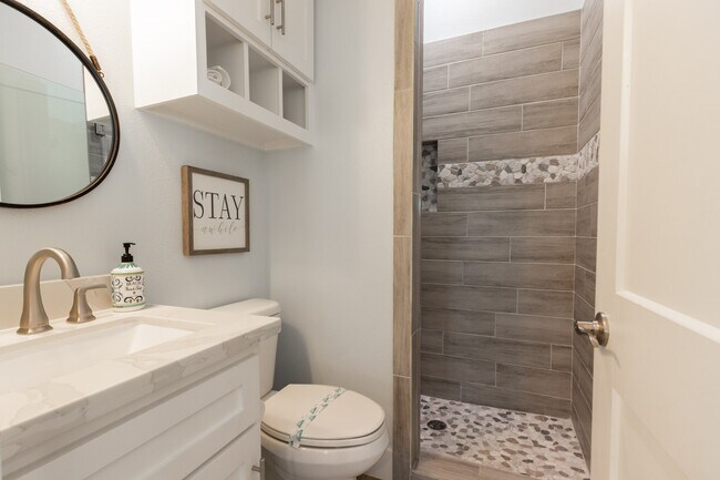 Building Photo - 16511 John Davis Rd