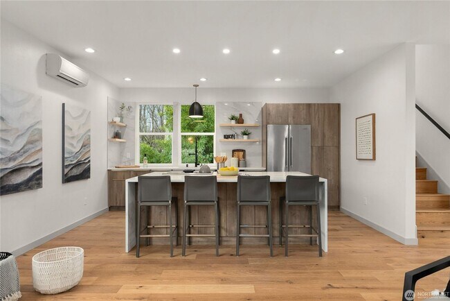 Building Photo - 3Bd/3.25Ba Seattle House