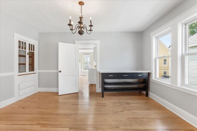 Building Photo - 16 Glenrose Rd