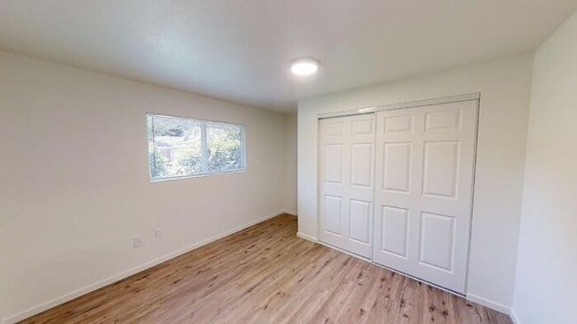 Building Photo - Amazing 2 Bedroom Single-level Duplex w/ A...