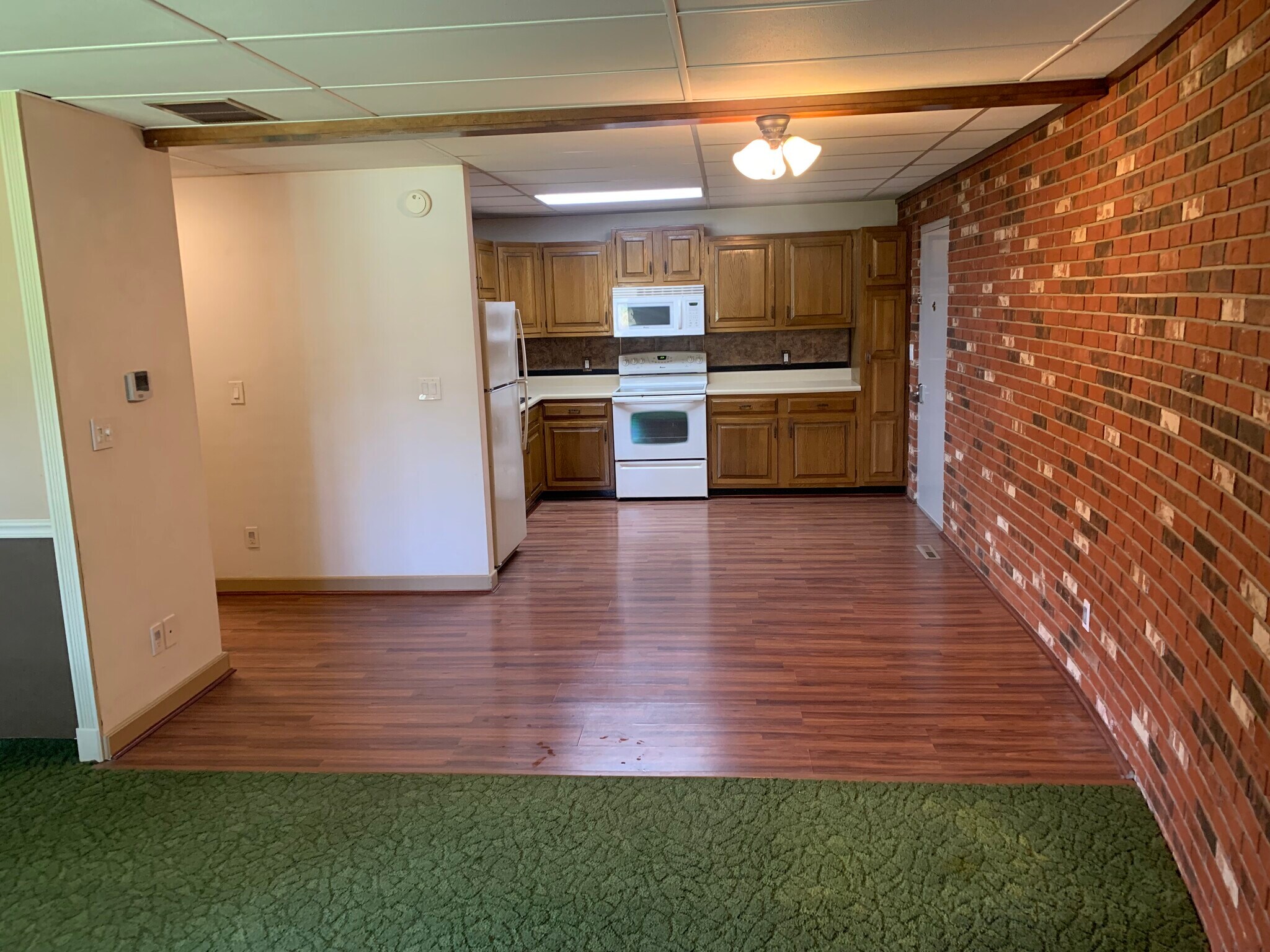 Building Photo - 2526 Rebecca Ct W