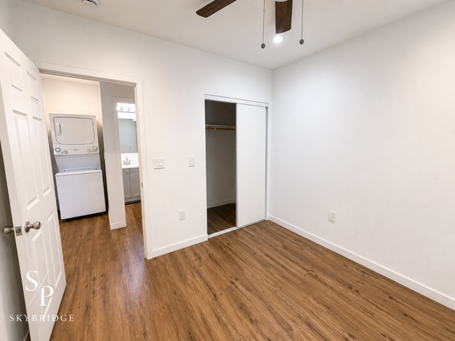 Building Photo - Charming 1-Bedroom ADU with Hardwood Floors – Downey Living at Its Best!