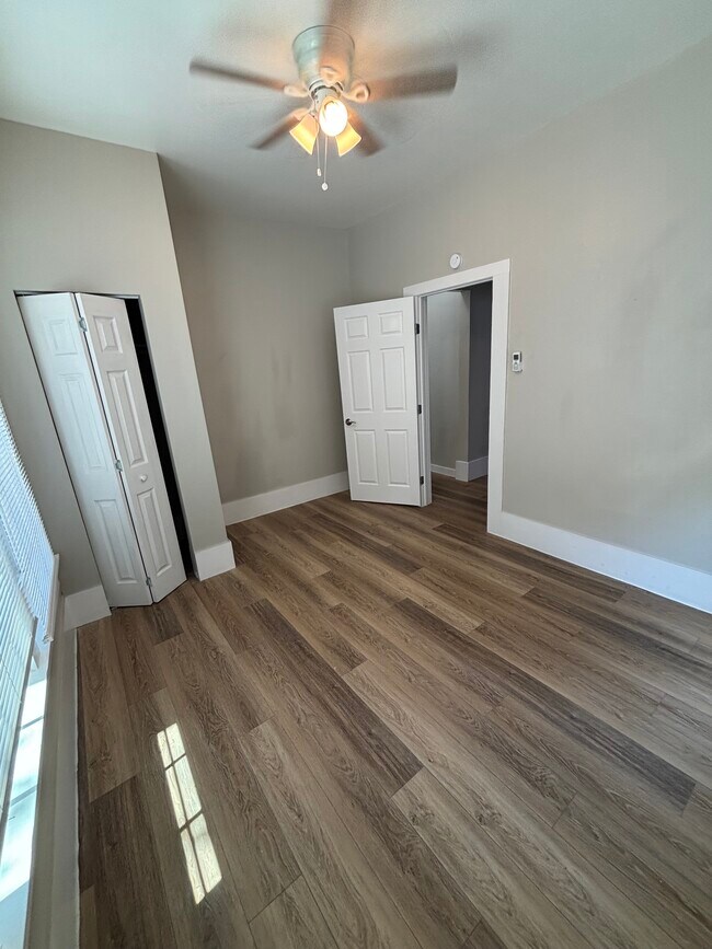 Building Photo - 143 E Baylor St