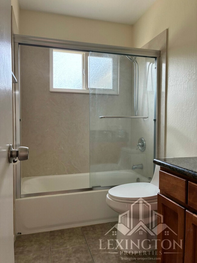 Building Photo - Wonderful, 3BD/2BA, Home off Bell St. and ...