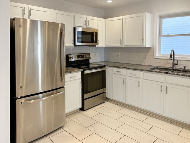 Building Photo - Modern 3 Bedroom in Manchester - $300 off your first month!