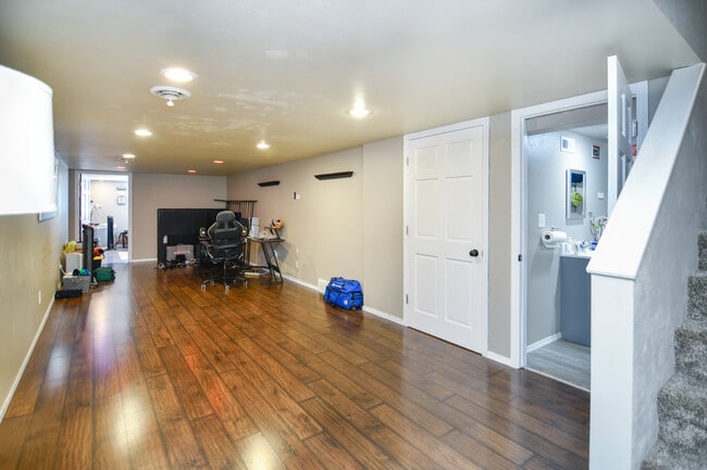 Building Photo - 981 Hillcrest Heights