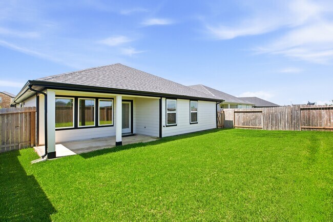 Building Photo - 30615 Skye Villa Ln