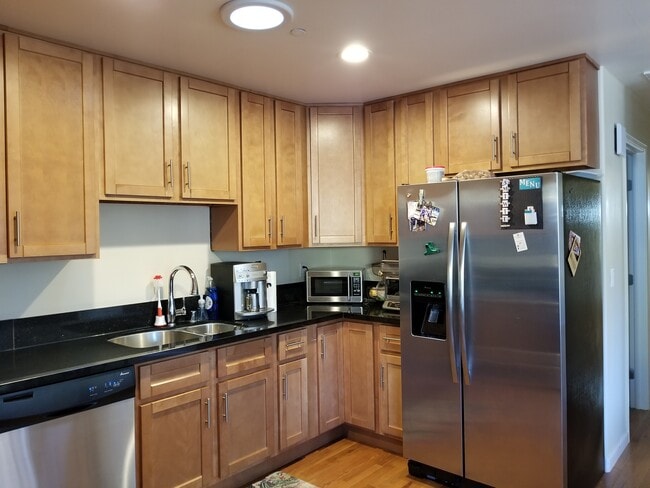 Building Photo - 2913 Carmel St