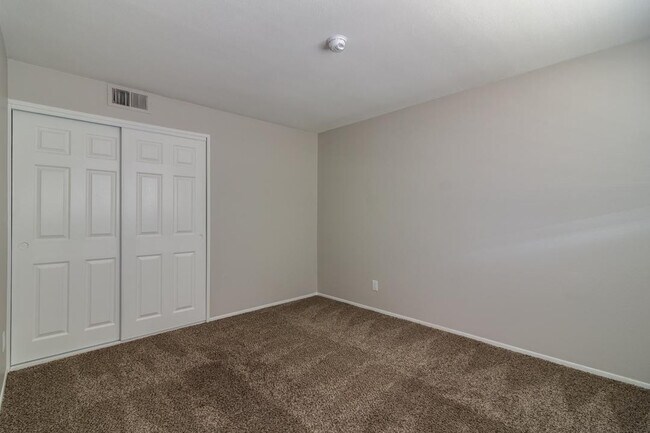 Building Photo - 137 E Riviera Dr