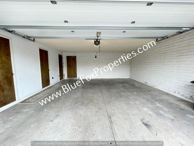 Building Photo - 7876 N Sendero Tres