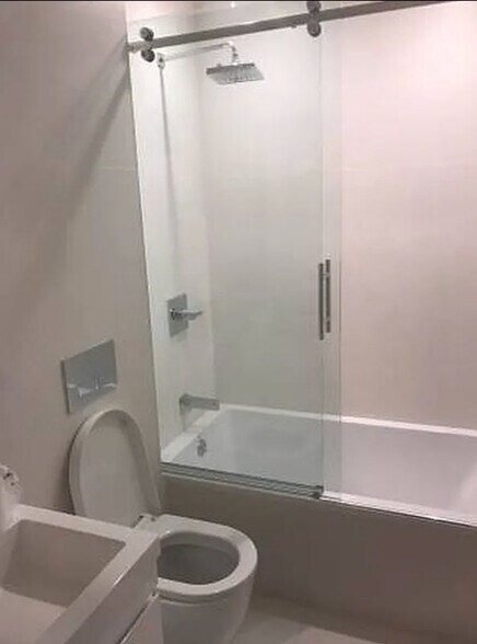 Bathroom - 1160 Union St