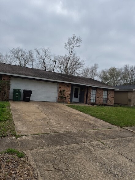 Building Photo - 15735 Munson Ln