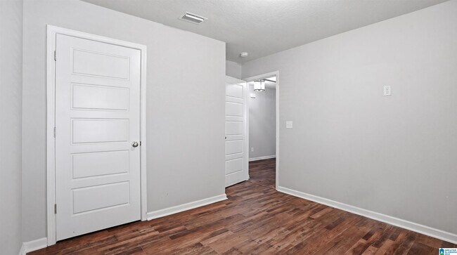 Building Photo - 3821 Kendall Brook Dr