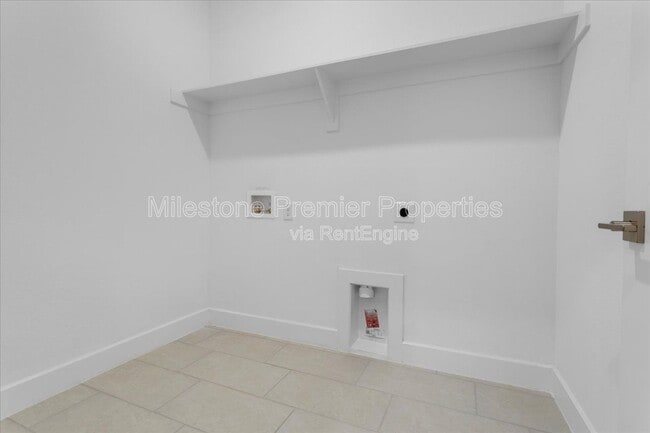 Building Photo - 820 Sunflower Trl