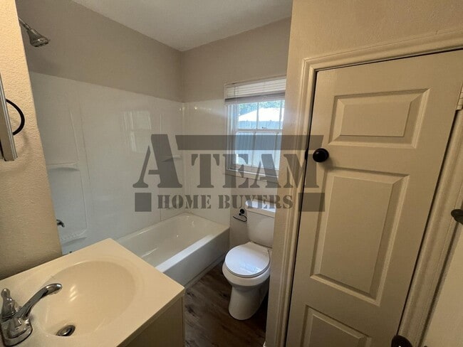 Building Photo - 3 Bed 1 Bath home for rent!
