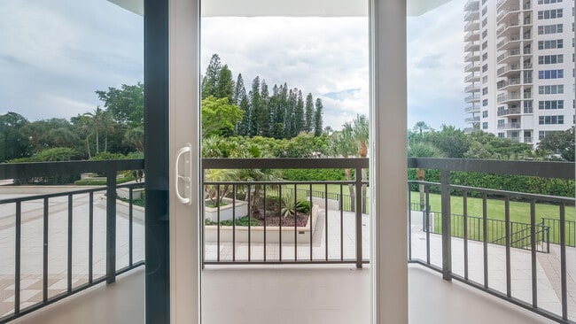 Building Photo - 901 E Camino Real