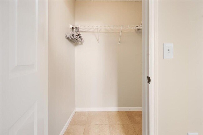 Building Photo - 2060 Greenview Shores Blvd