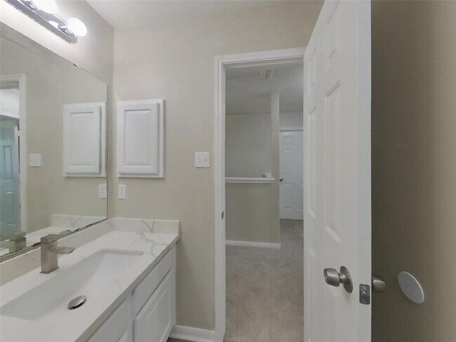Building Photo - 3607 Lakeaires Ln